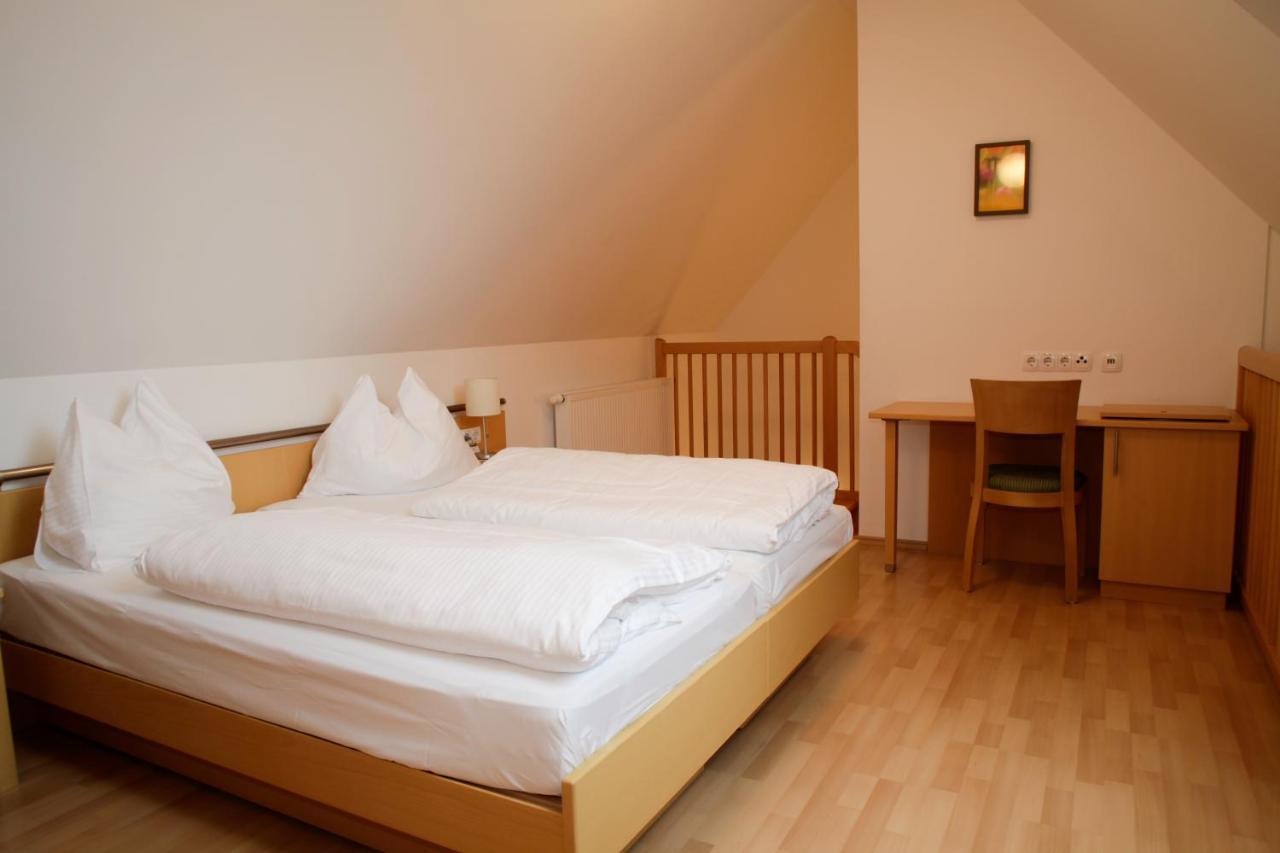 Raiffeisenhof Appartements إيهرينهاوزين المظهر الخارجي الصورة